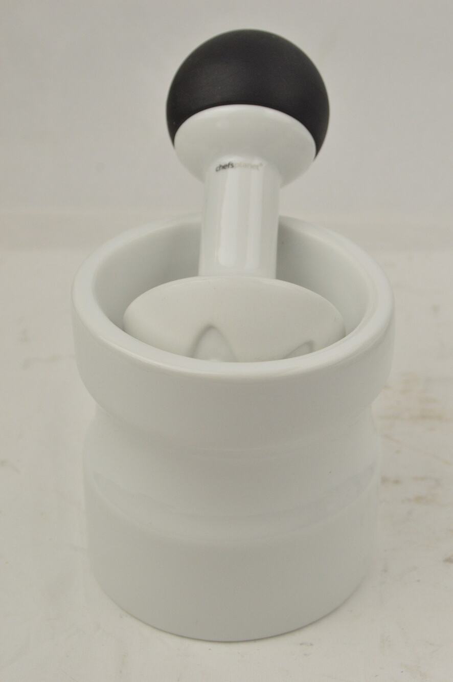 Chef's Planet White Porcelain Mortar & Pestle Black Grip Kitchen Herb Spice Grin